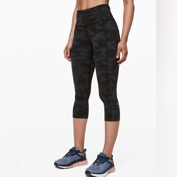 Lululemon fast and free crops - Picture 1 of 9